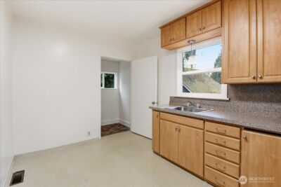 8553 Dayton Avenue N, Seattle, WA 98103 - Photo 9