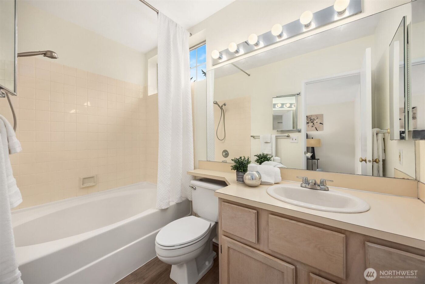 11512 NE 115th Court , Kirkland, WA 98033