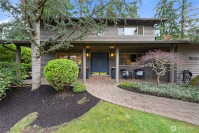 15018 NE 10th Place , Bellevue, WA 98007