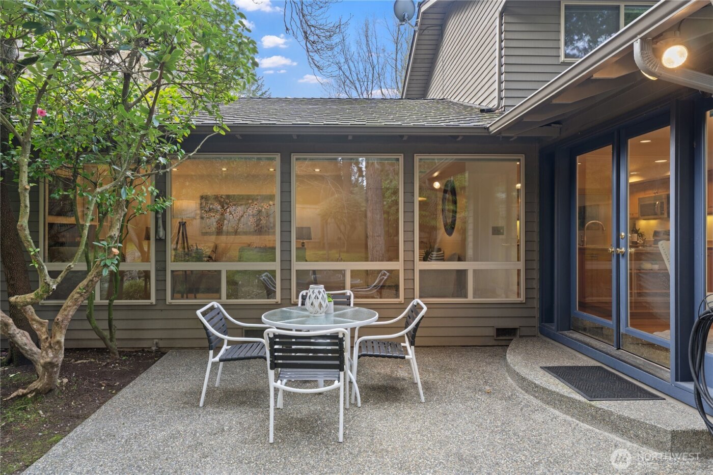 15018 NE 10th Place , Bellevue, WA 98007