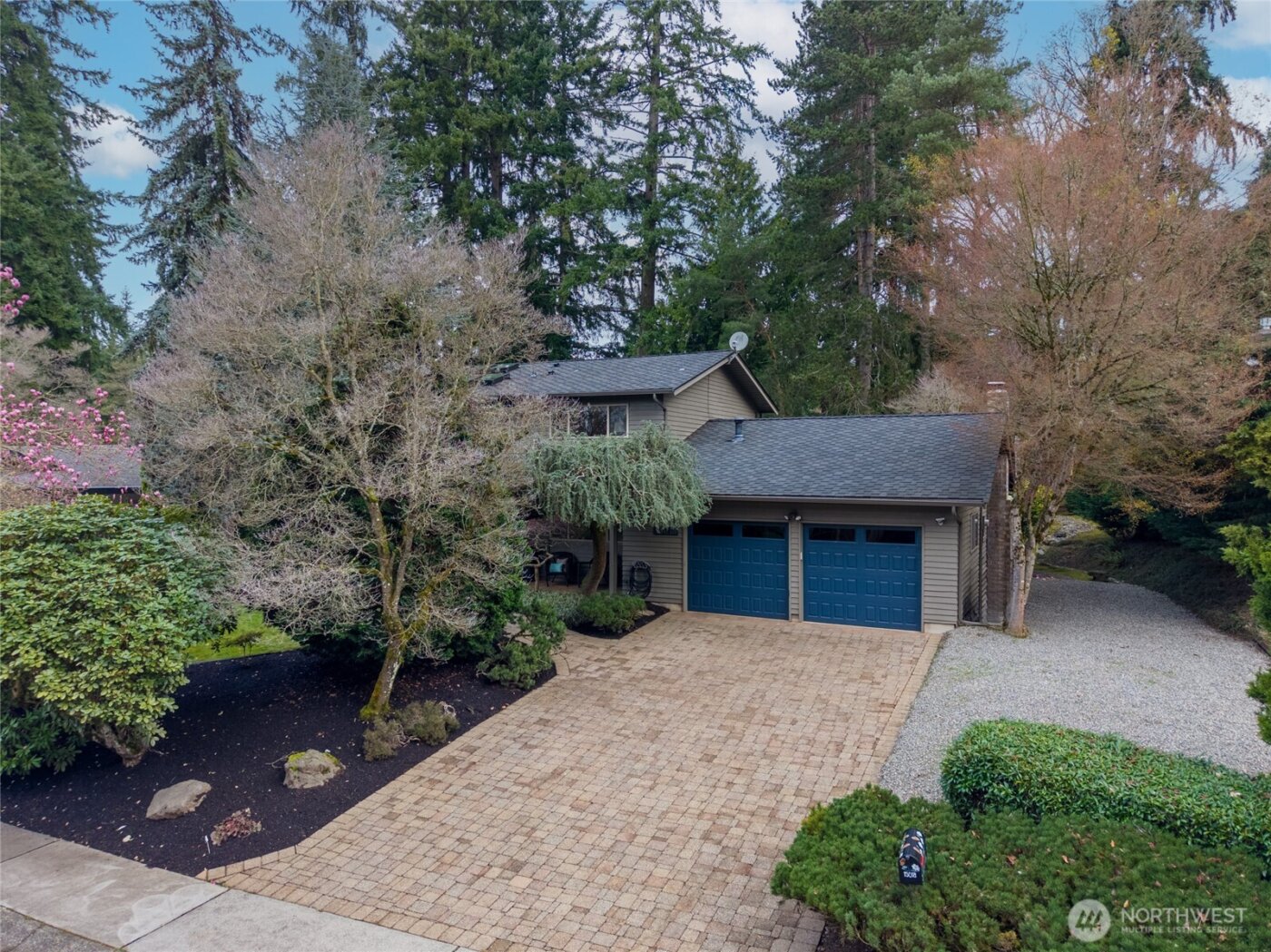 15018 NE 10th Place , Bellevue, WA 98007