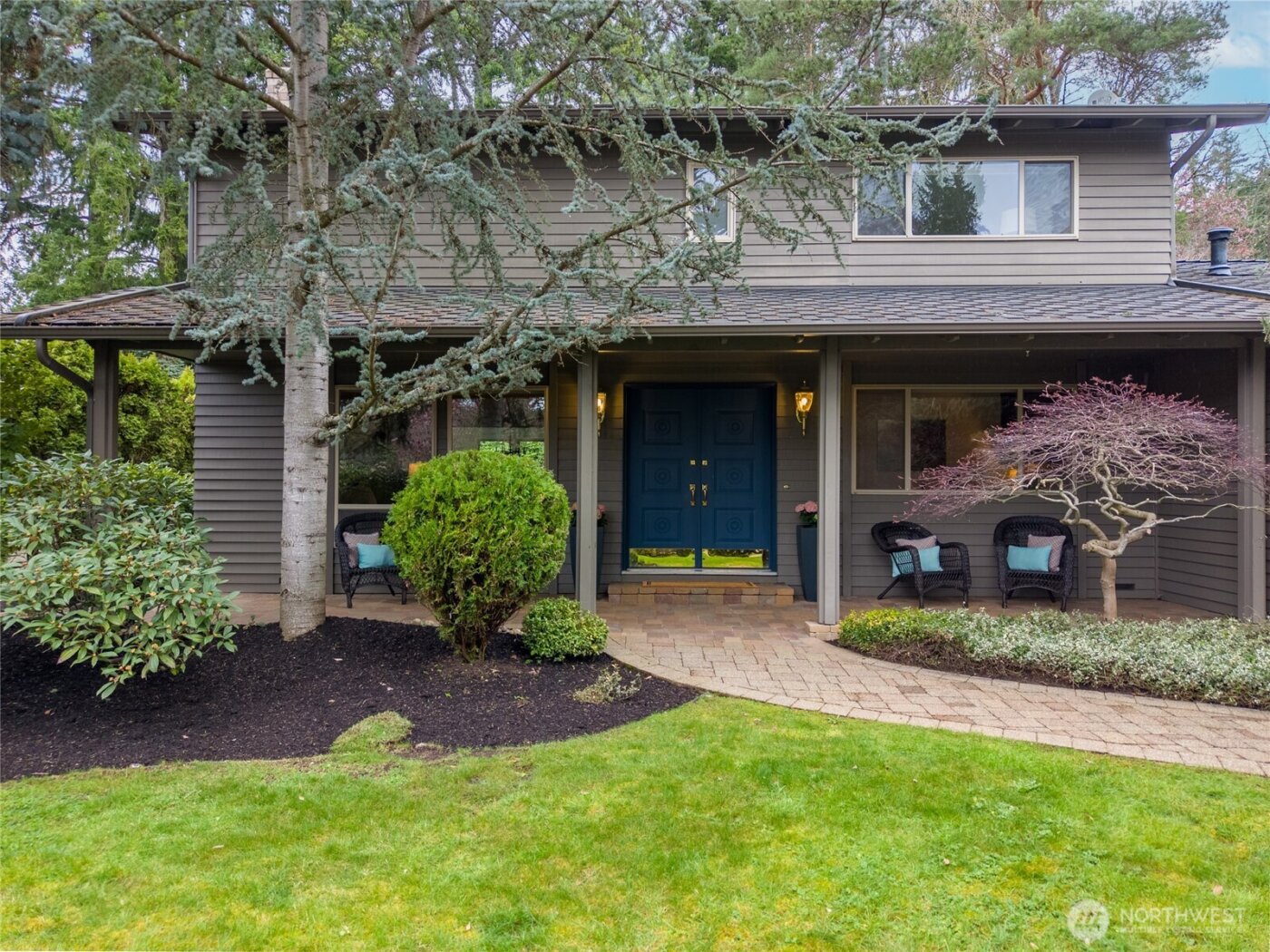 15018 NE 10th Place , Bellevue, WA 98007