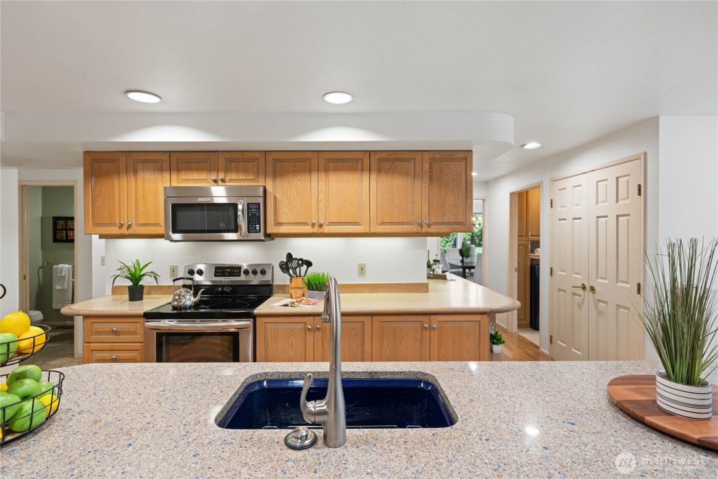 15018 NE 10th Place , Bellevue, WA 98007