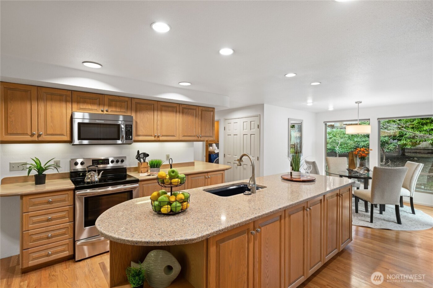 15018 NE 10th Place , Bellevue, WA 98007