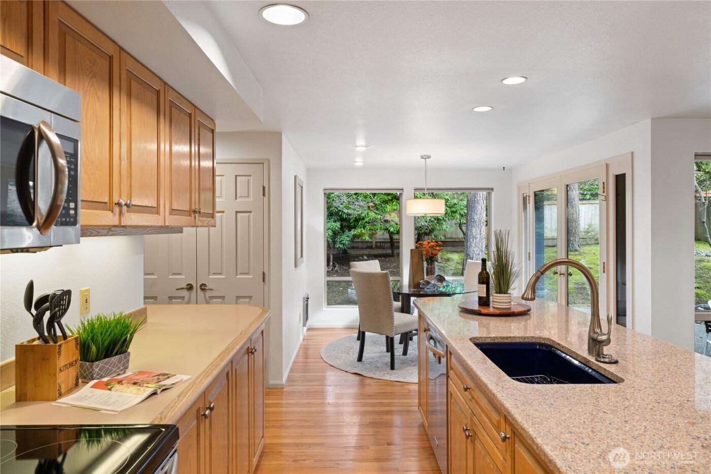 15018 NE 10th Place , Bellevue, WA 98007