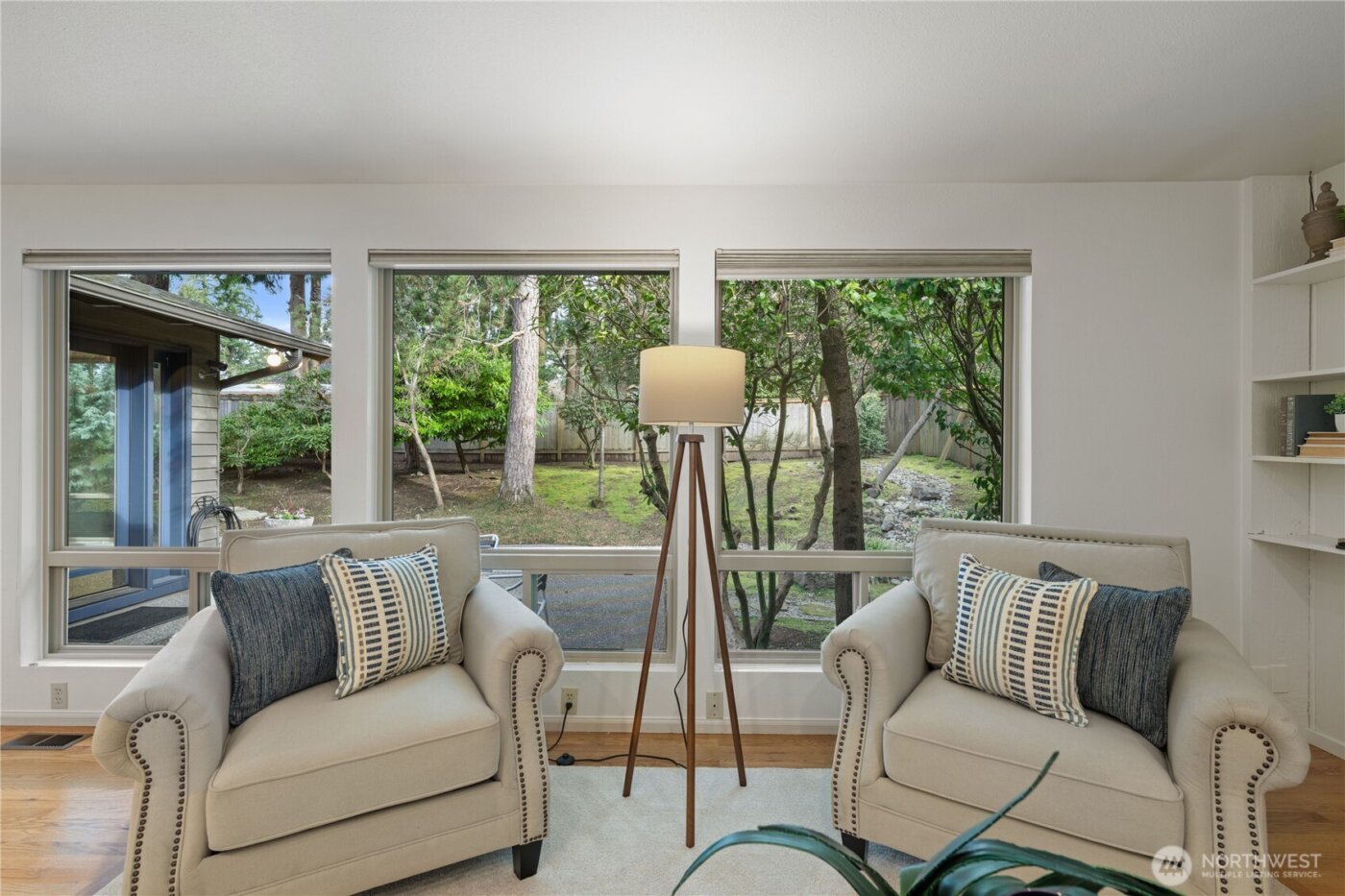 15018 NE 10th Place , Bellevue, WA 98007