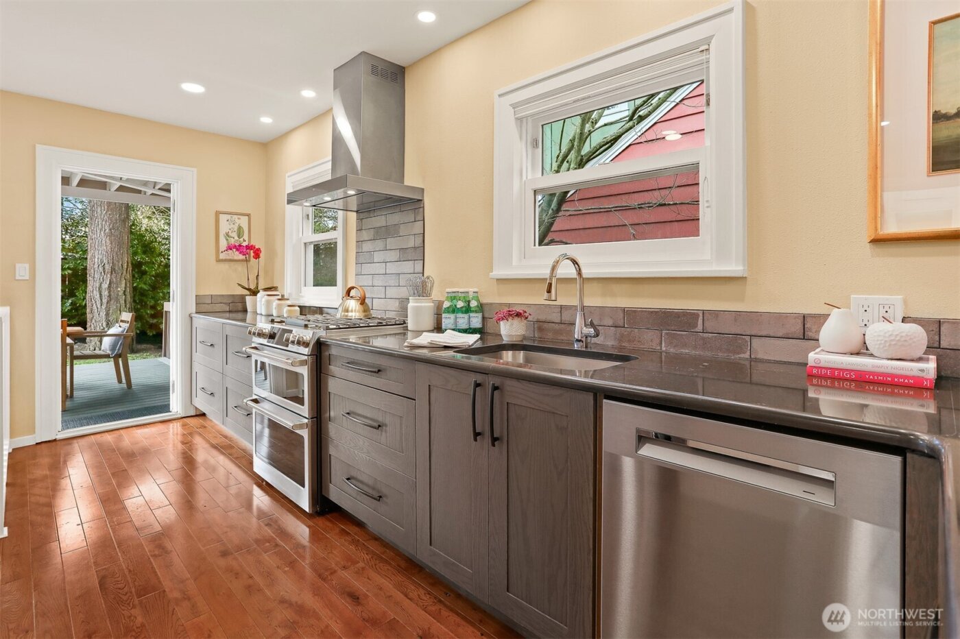 339 NW 77th Street , Seattle, WA 98117