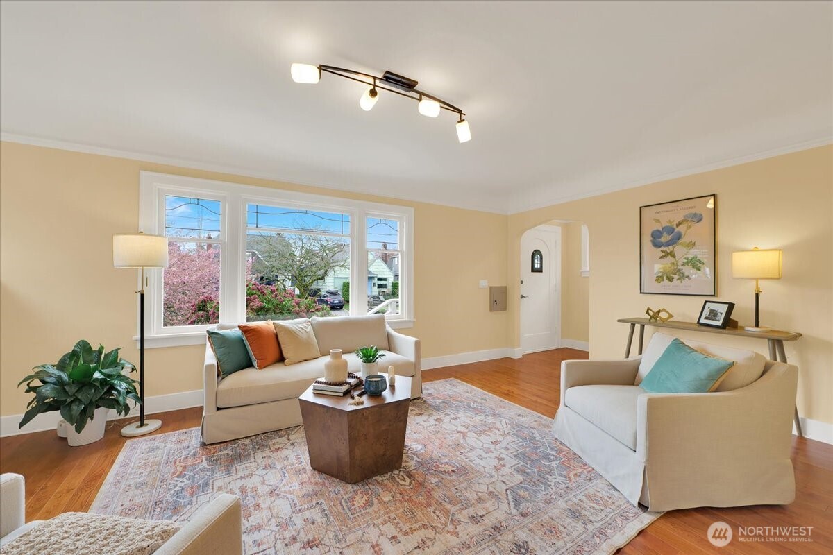 339 NW 77th Street , Seattle, WA 98117