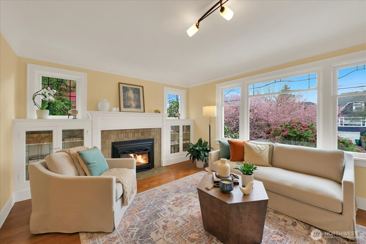 339 NW 77th Street , Seattle, WA 98117