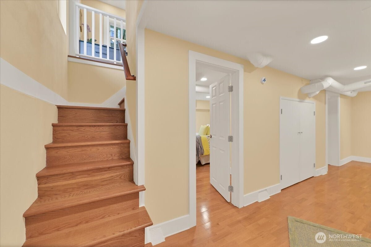 339 NW 77th Street , Seattle, WA 98117