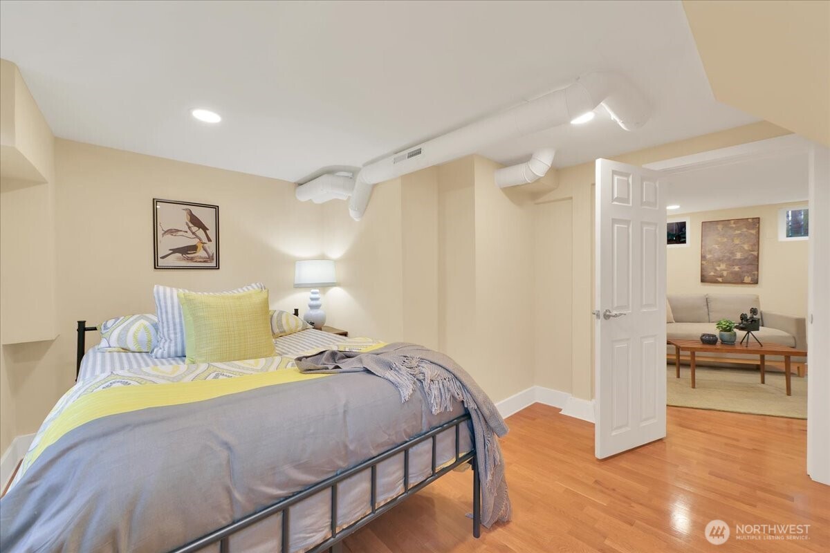 339 NW 77th Street , Seattle, WA 98117