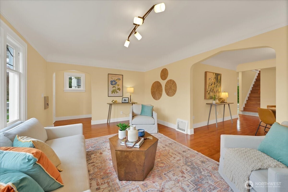 339 NW 77th Street , Seattle, WA 98117