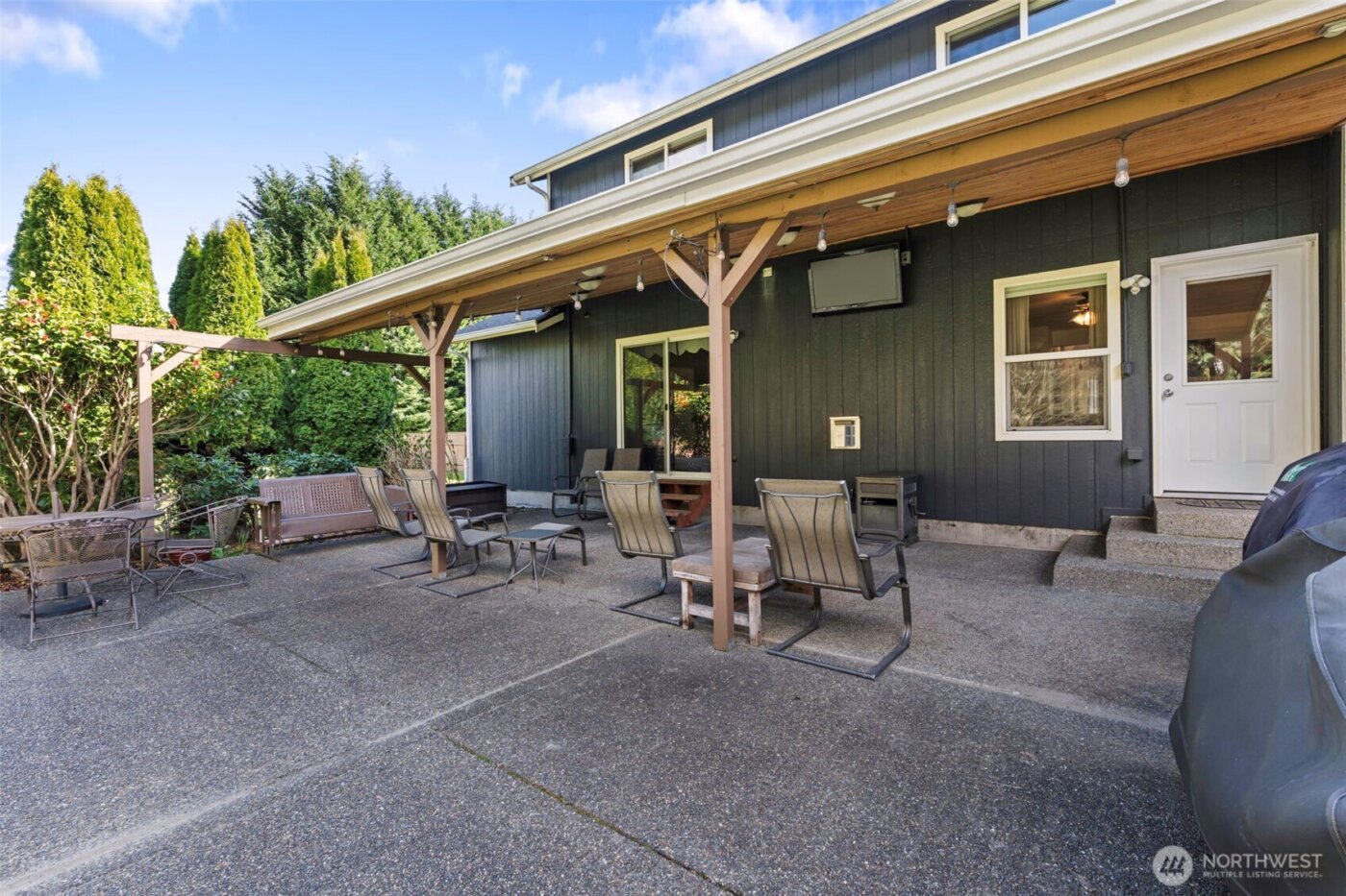 8910 Lavaliere Meadows Lane SW, Rochester, WA 98579