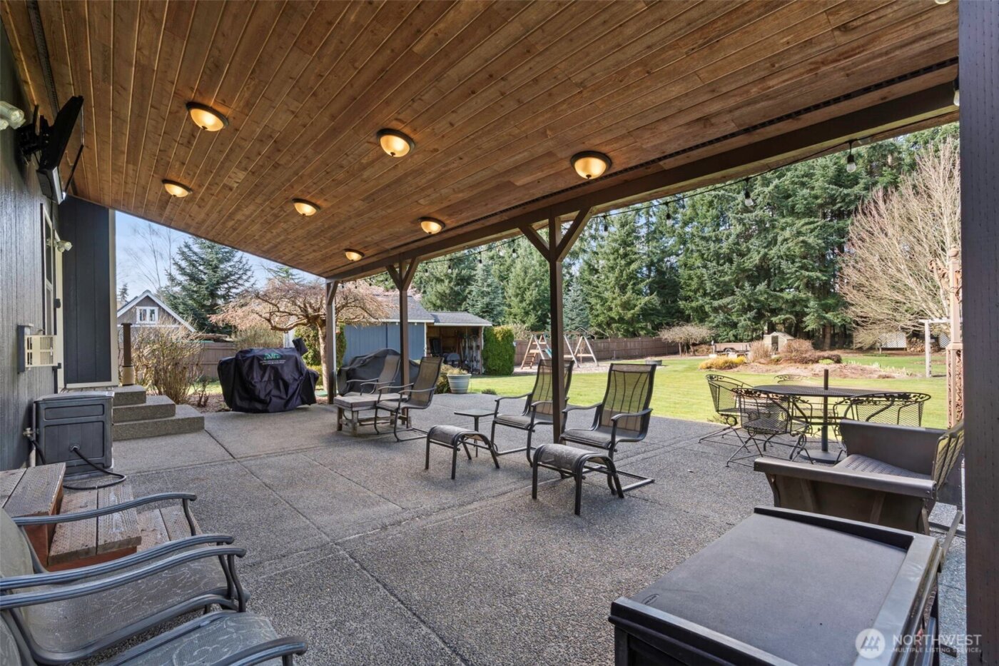 8910 Lavaliere Meadows Lane SW, Rochester, WA 98579