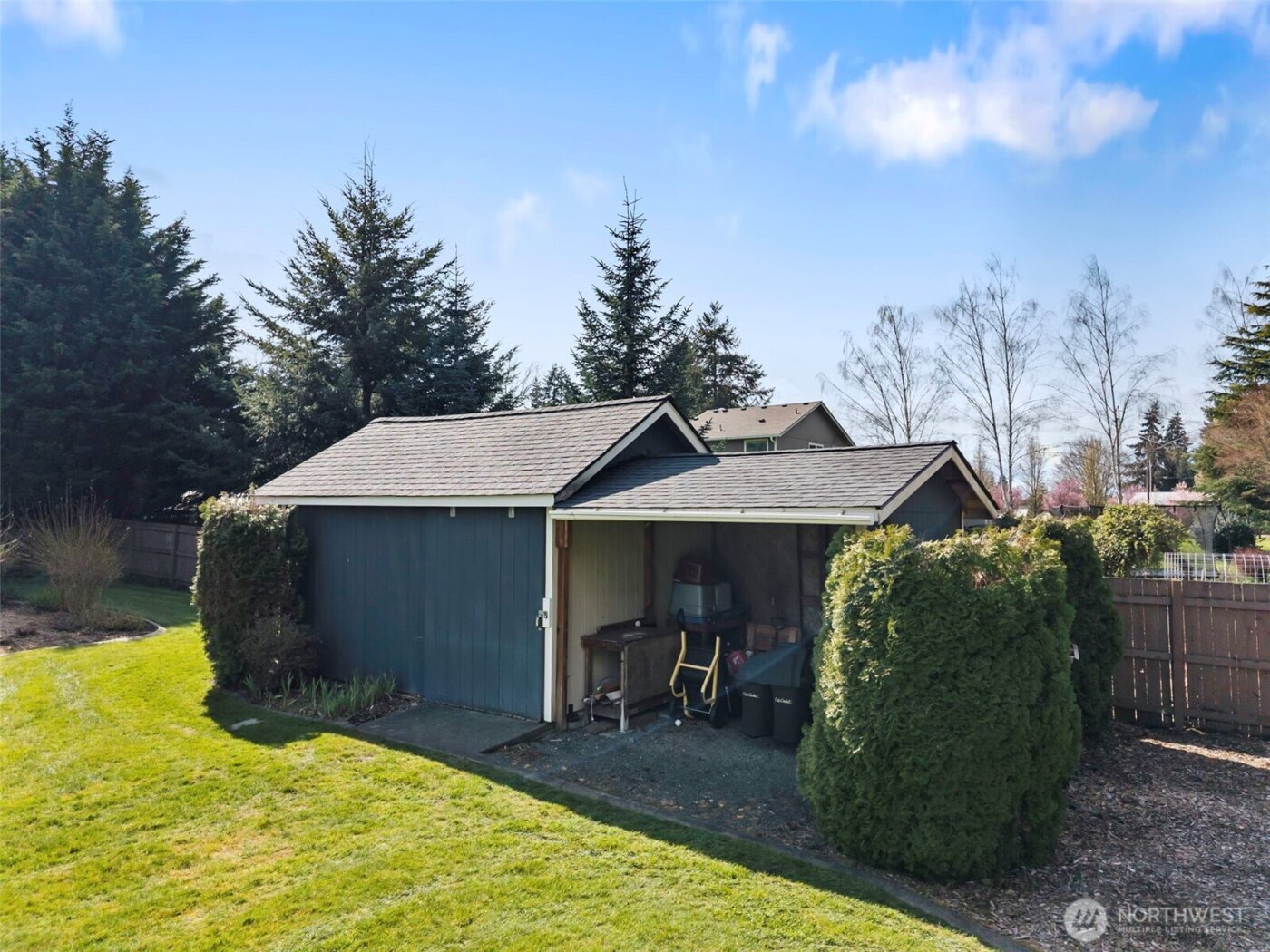 8910 Lavaliere Meadows Lane SW, Rochester, WA 98579