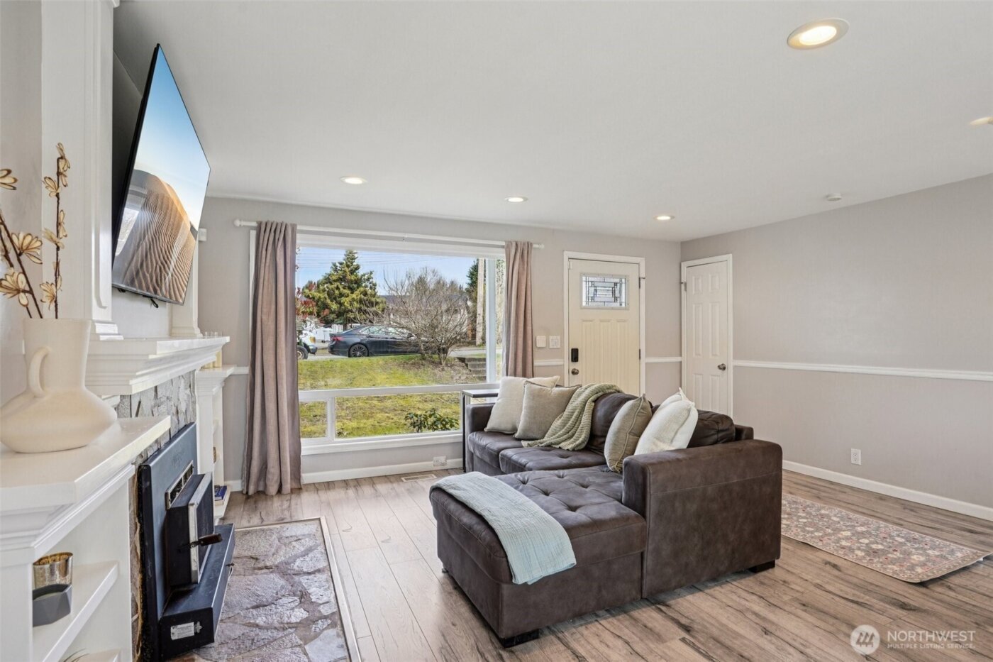 3709 NE 9th Court , Renton, WA 98056