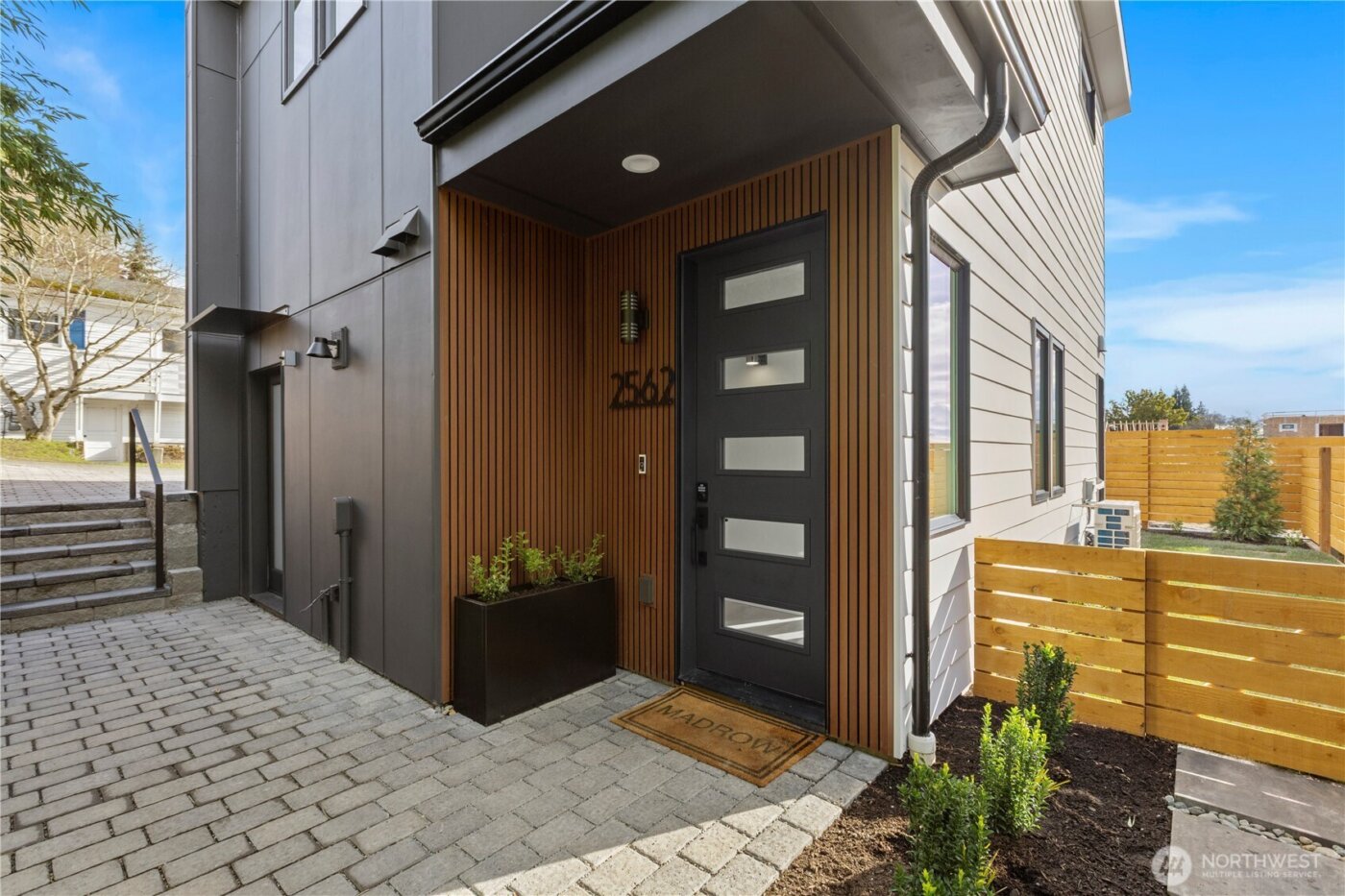 2562 30th Avenue W, Seattle, WA 98199