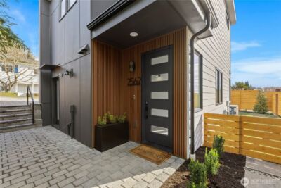 2562 30th Avenue W, Seattle, WA 98199