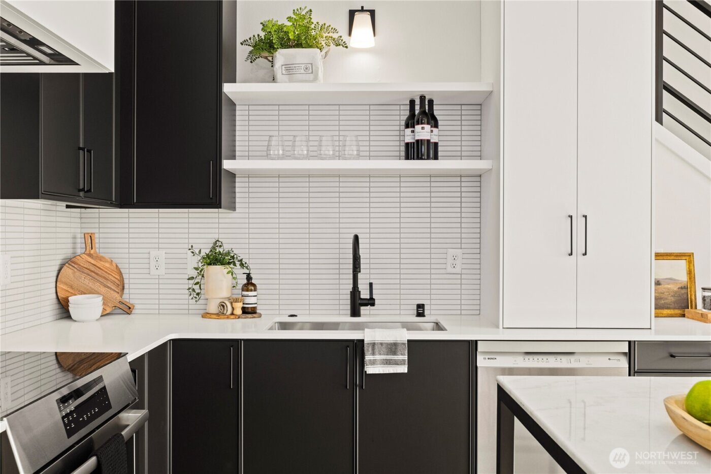 2562 30th Avenue W, Seattle, WA 98199