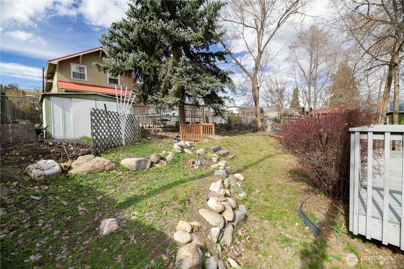 647 3rd Avenue , Okanogan, WA 98840