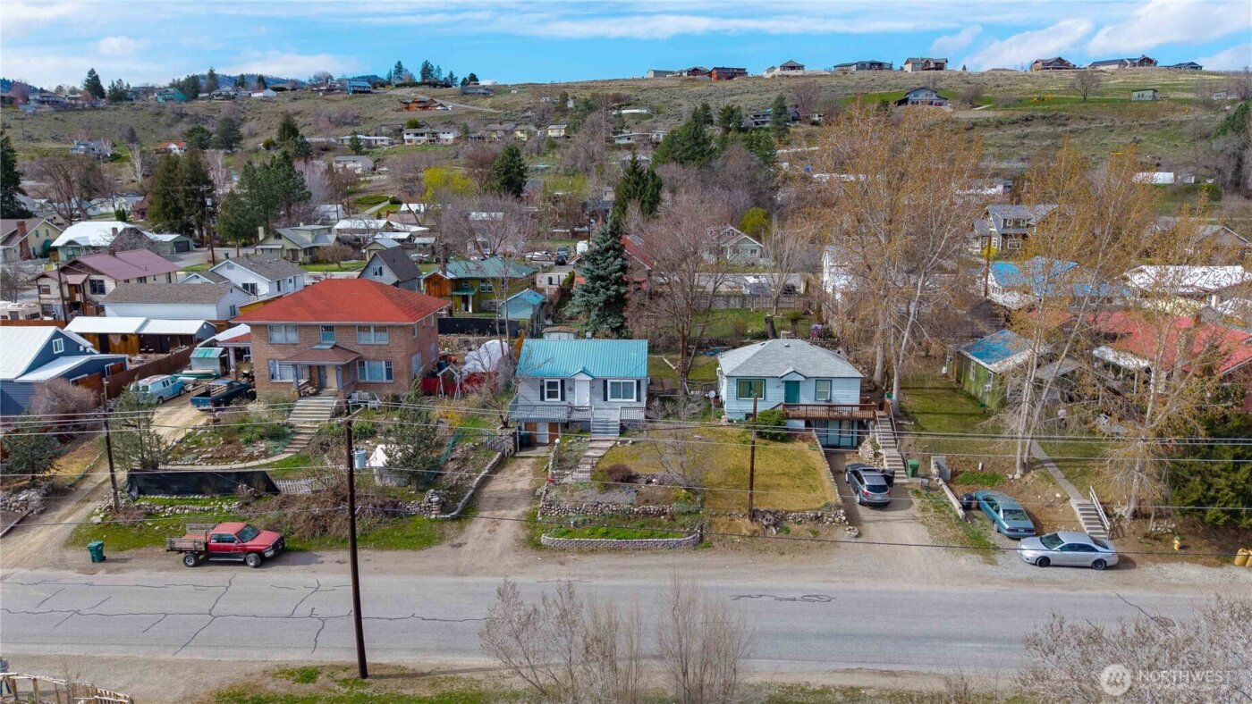 647 3rd Avenue , Okanogan, WA 98840