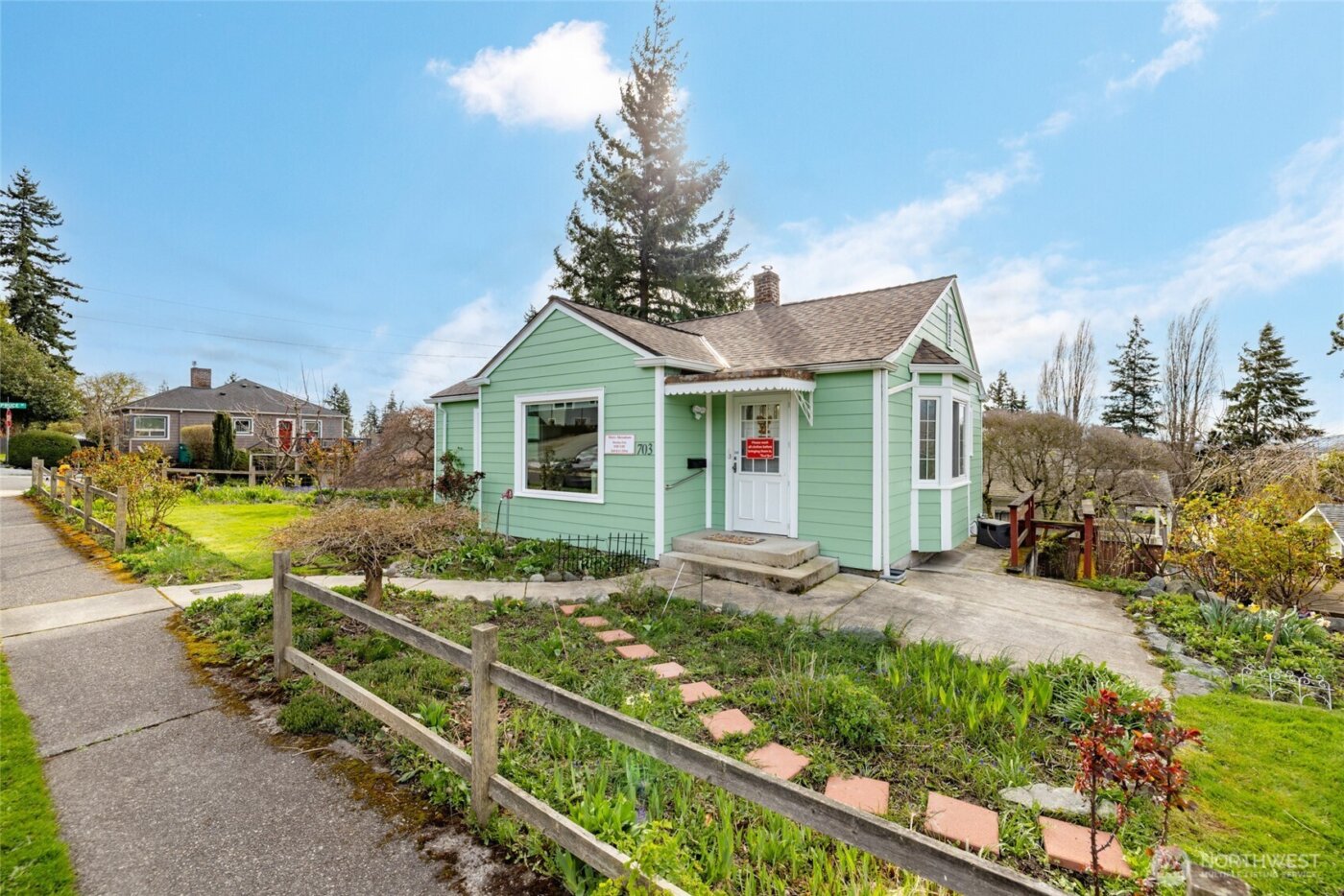 703 N 8th Street , Mount Vernon, WA 98273