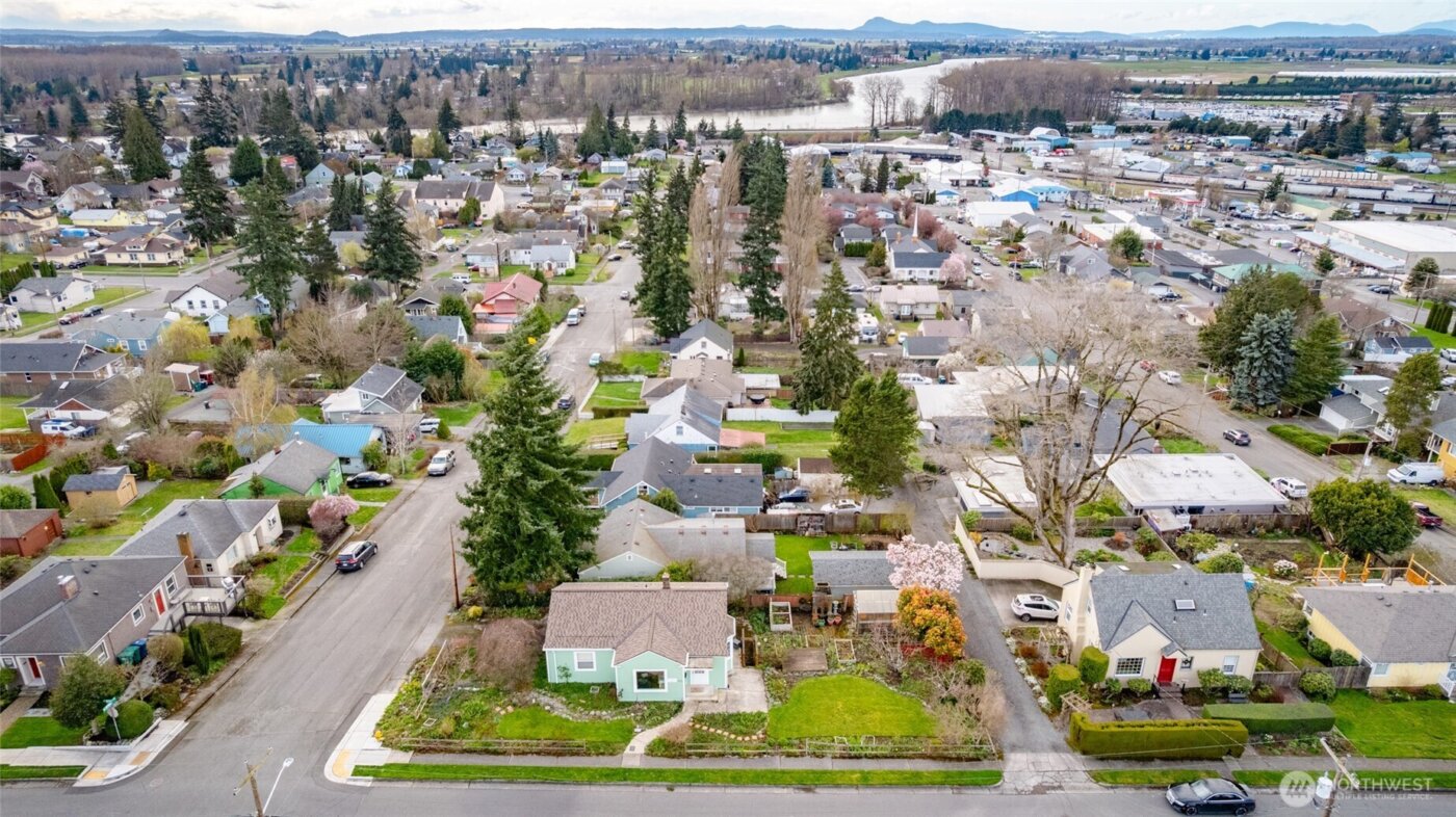 703 N 8th Street , Mount Vernon, WA 98273