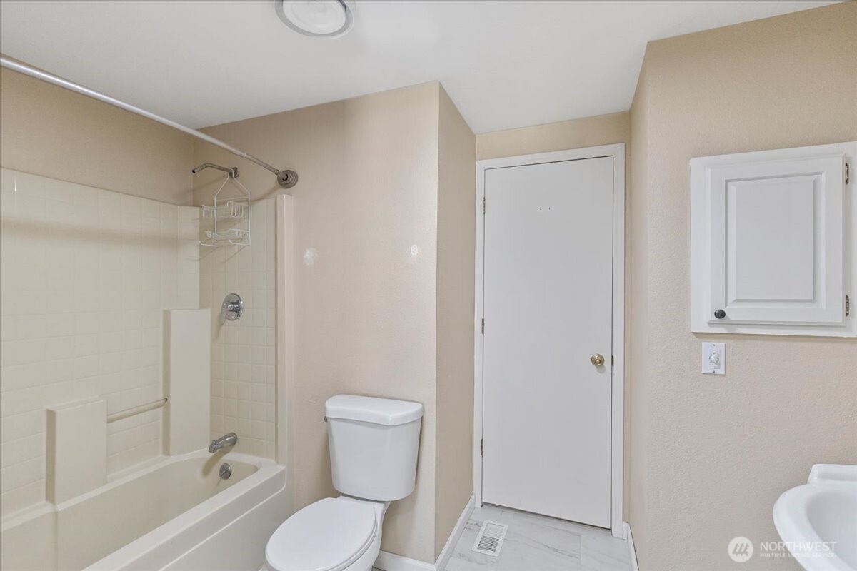 1713 S 69th Avenue , Yakima, WA 98908