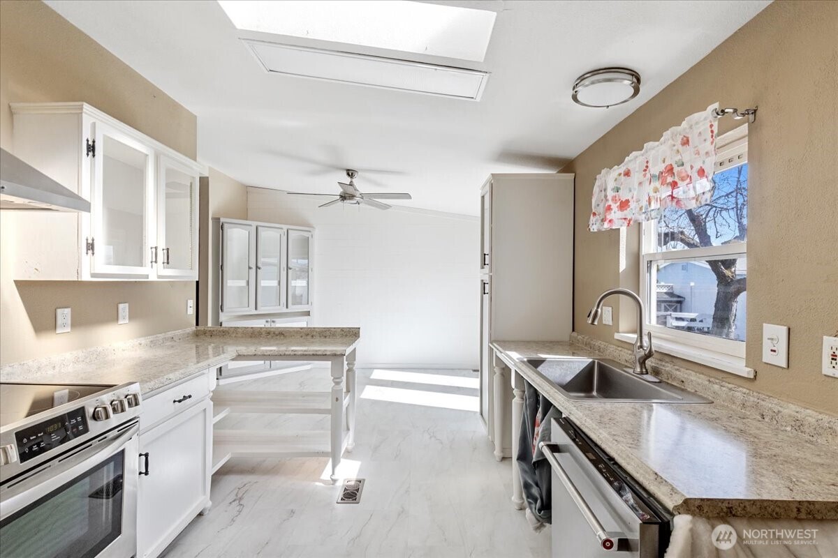 1713 S 69th Avenue , Yakima, WA 98908