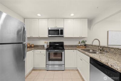 12740 NE 10th Place #E302, Bellevue, WA 98005 - Photo 5