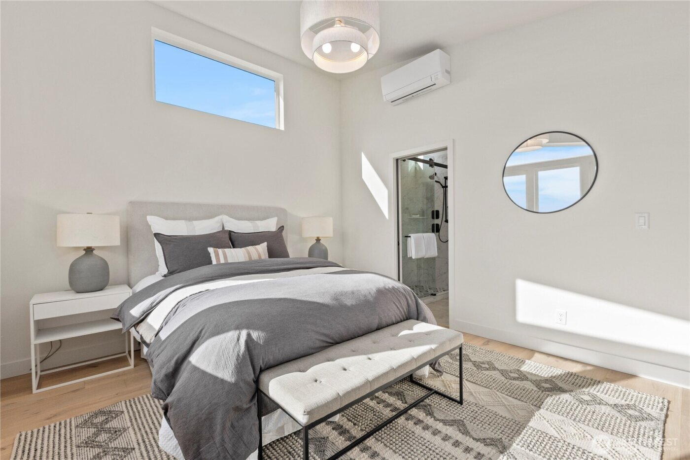 2562 30th Avenue W, Seattle, WA 98199