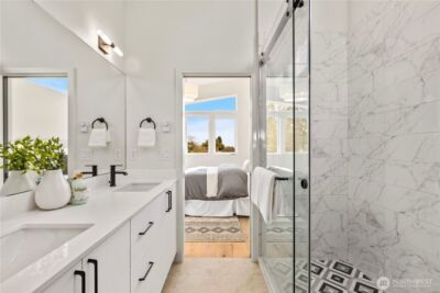 2562 30th Avenue W, Seattle, WA 98199 - Photo 20