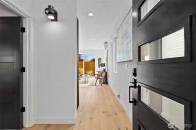 2562 30th Avenue W, Seattle, WA 98199 - Photo 2