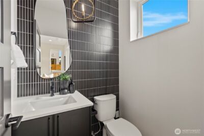 2562 30th Avenue W, Seattle, WA 98199 - Photo 8