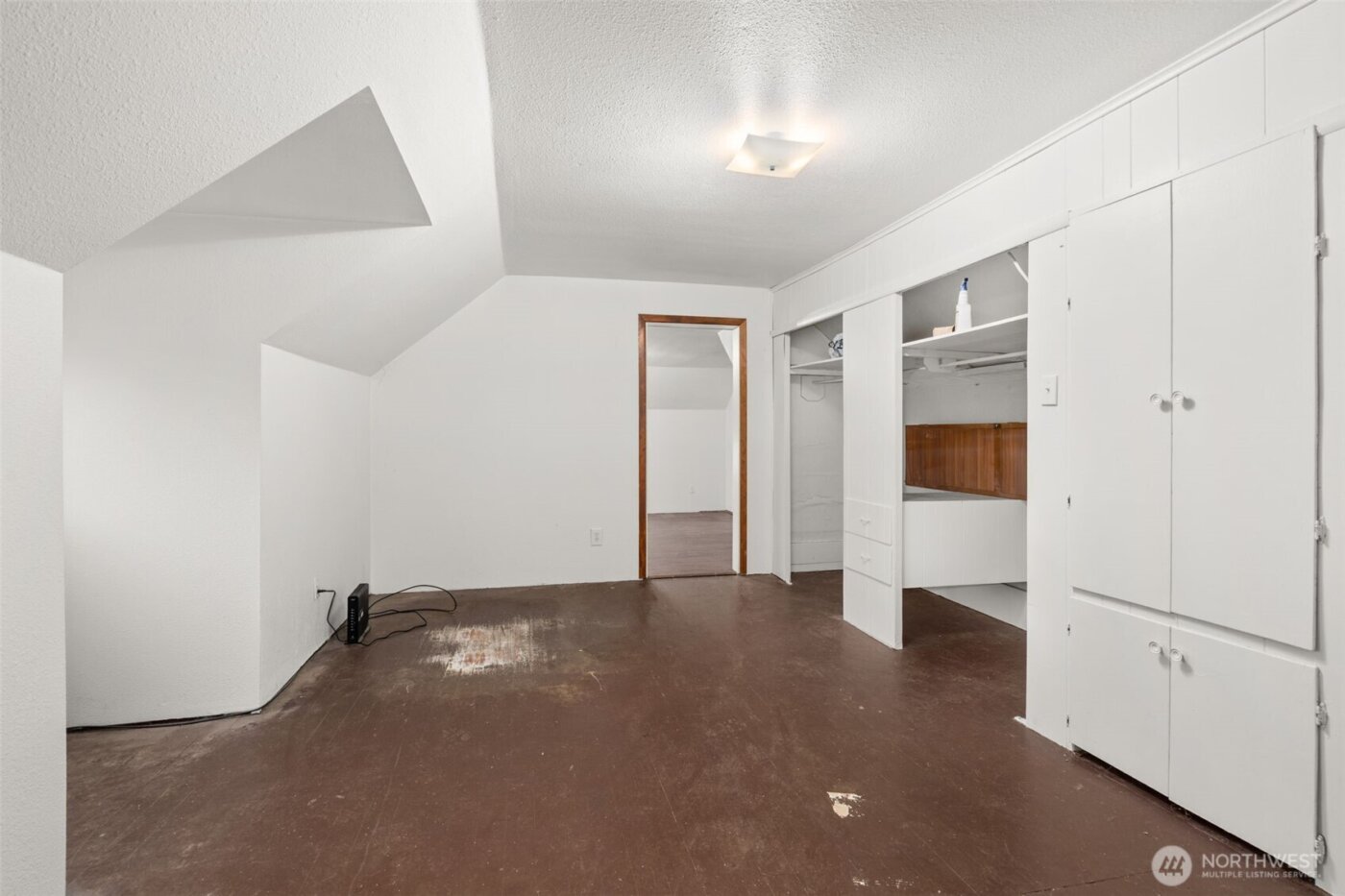 728 Dakota Street , Raymond, WA 98577