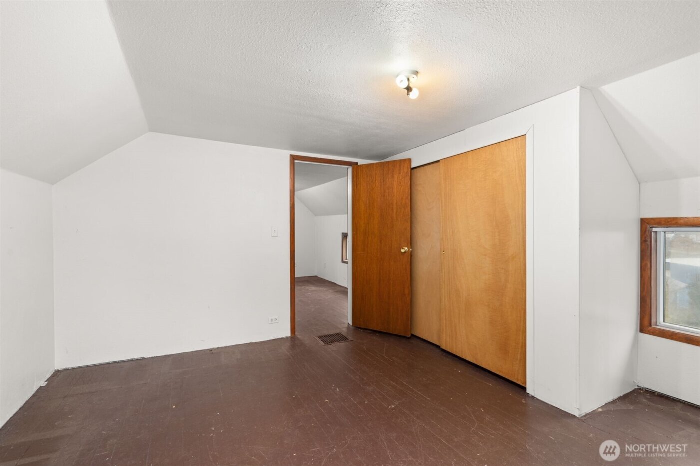 728 Dakota Street , Raymond, WA 98577