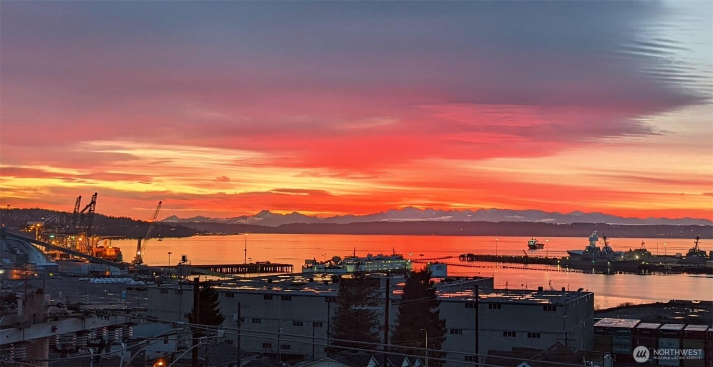 2522 Rucker Avenue #403, Everett, WA 98201