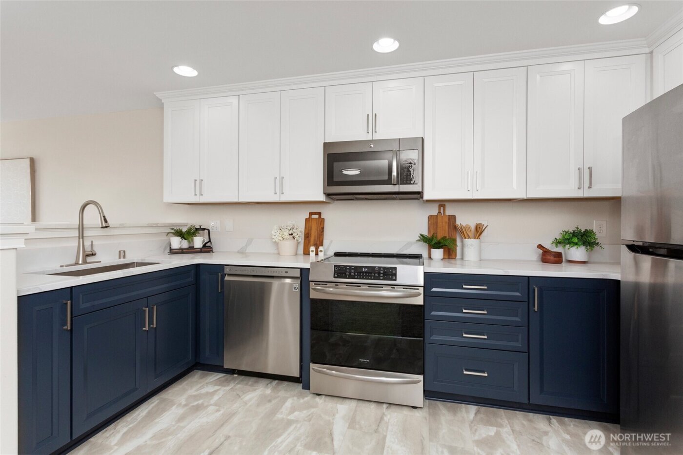 2522 Rucker Avenue #403, Everett, WA 98201