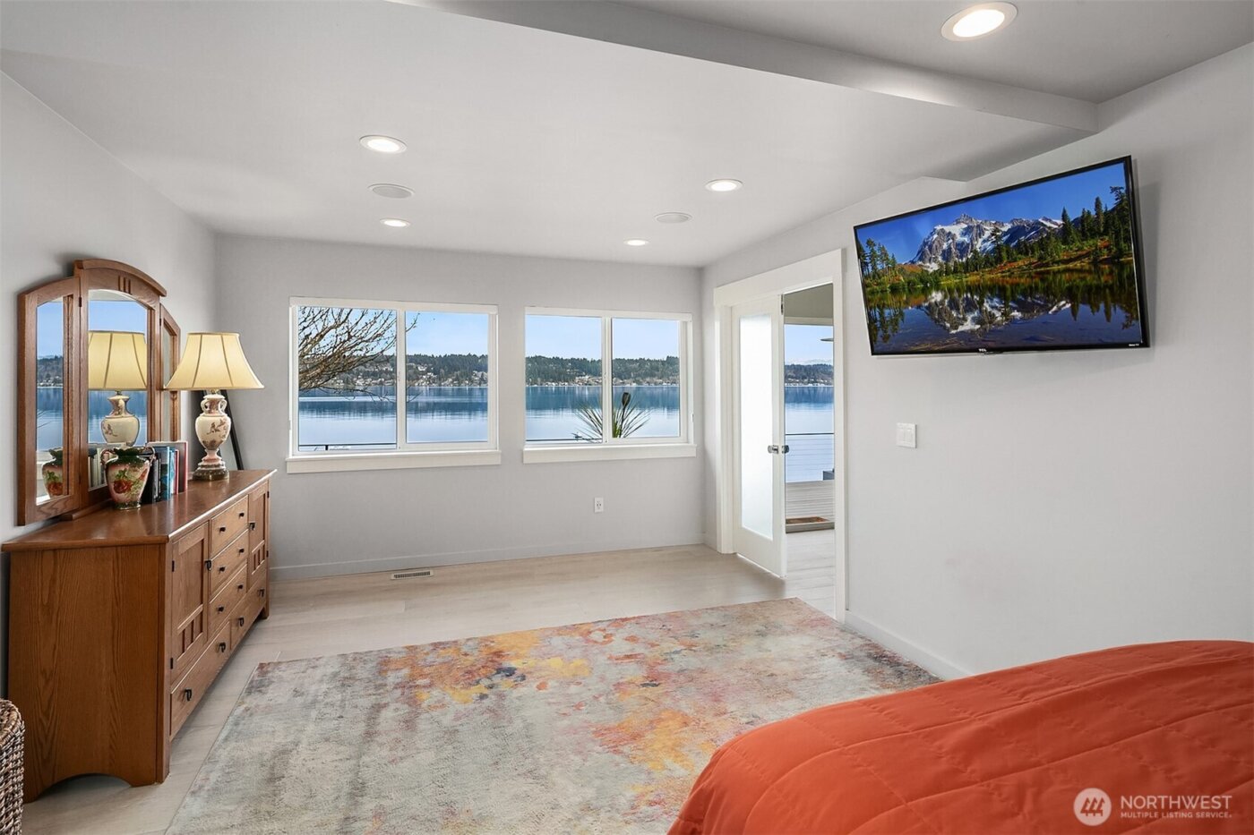 3828 W Lake Sammamish Parkway SE, Bellevue, WA 98008