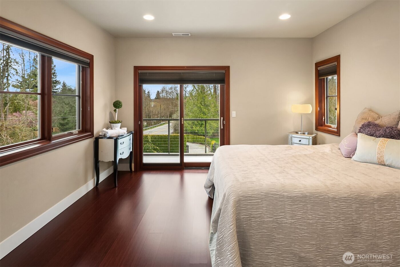 1018 E Lake Sammamish Parkway SE, Sammamish, WA 98075