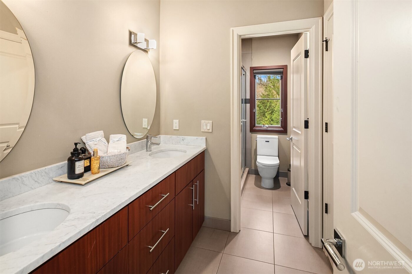 1018 E Lake Sammamish Parkway SE, Sammamish, WA 98075