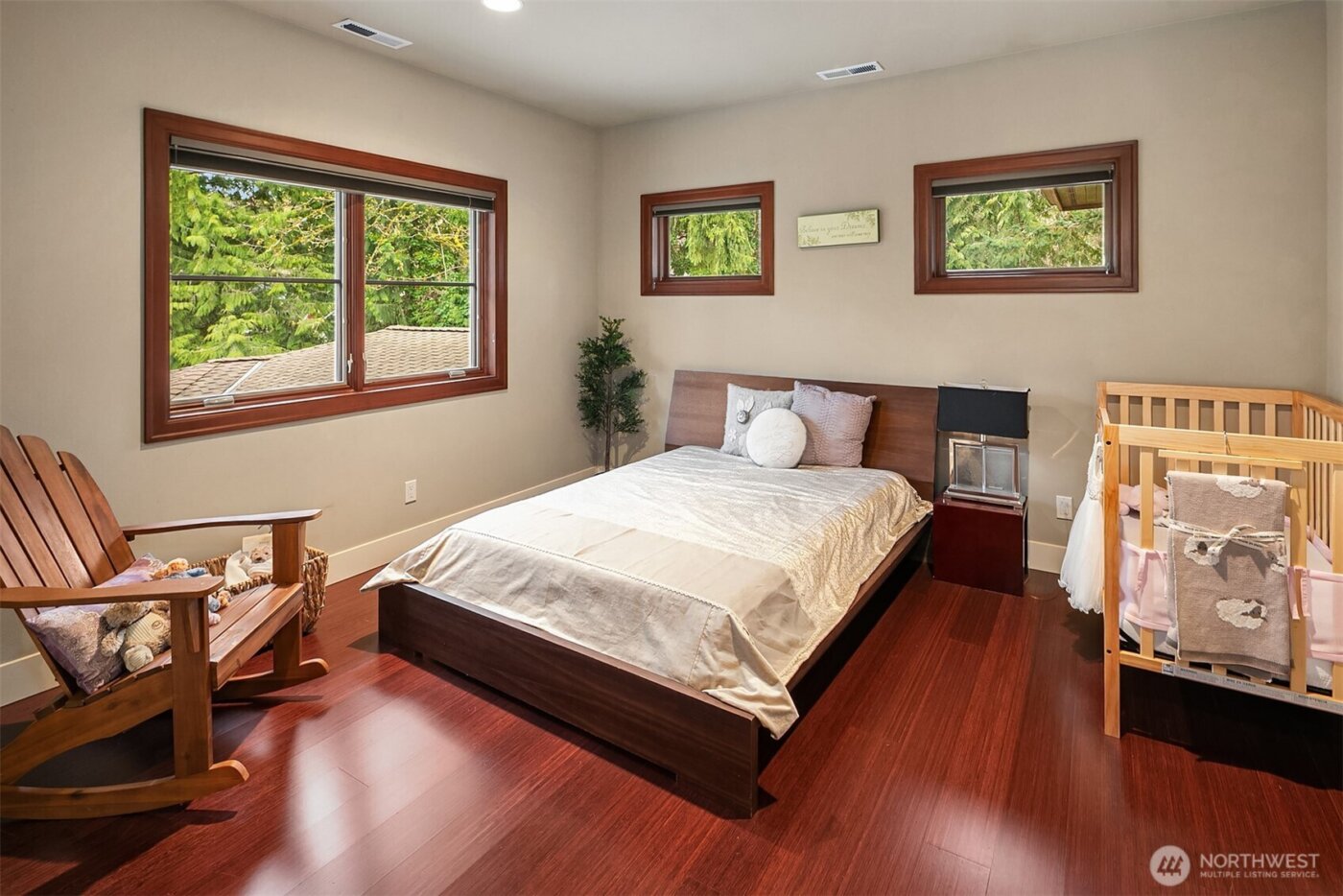 1018 E Lake Sammamish Parkway SE, Sammamish, WA 98075