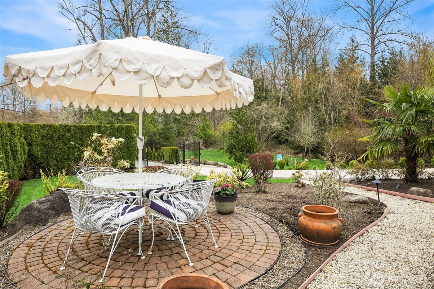 1018 E Lake Sammamish Parkway SE, Sammamish, WA 98075