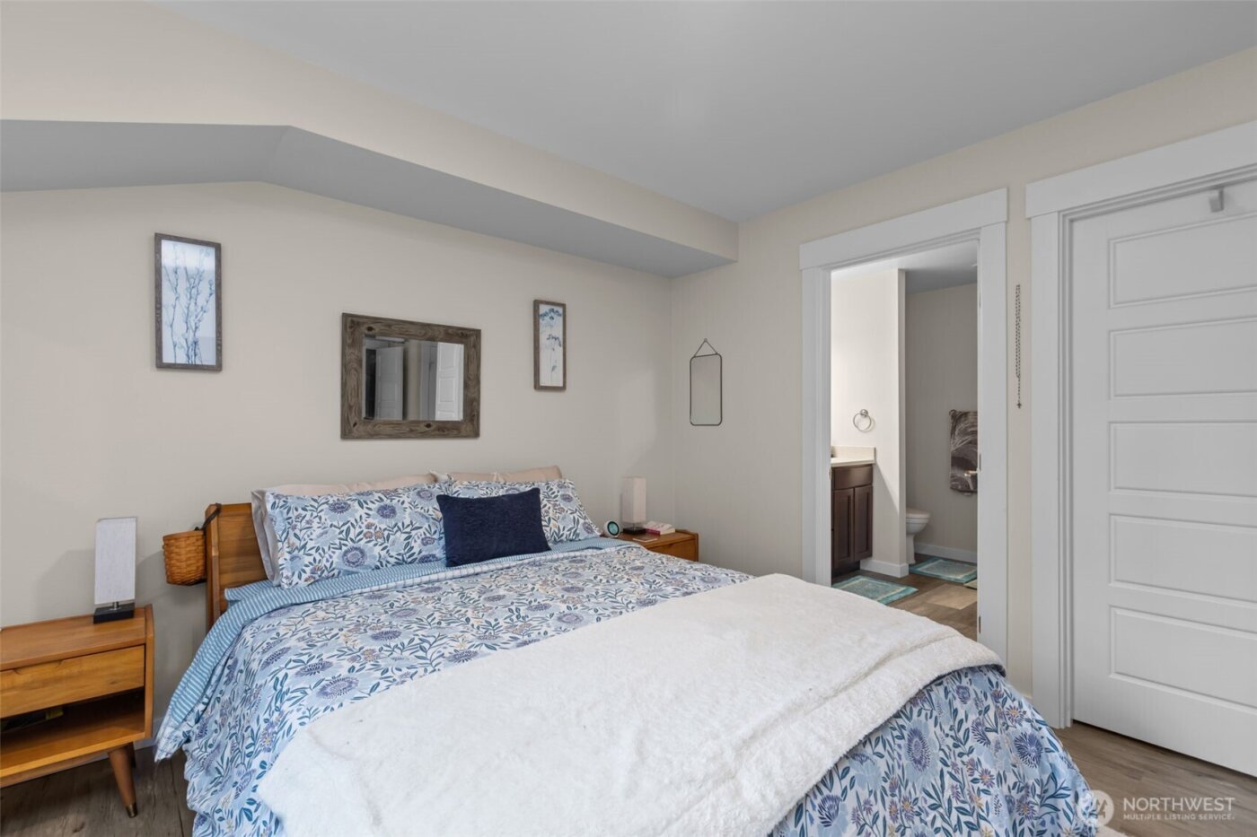 23224 Edmonds Way #107, Edmonds, WA 98026