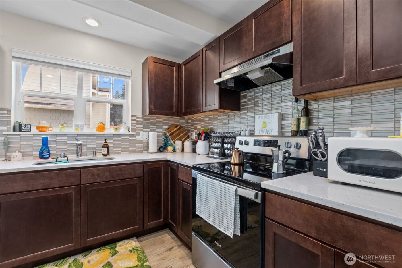 23224 Edmonds Way #107, Edmonds, WA 98026