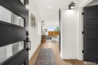 2560 30th Avenue W, Seattle, WA 98199 - Photo 2