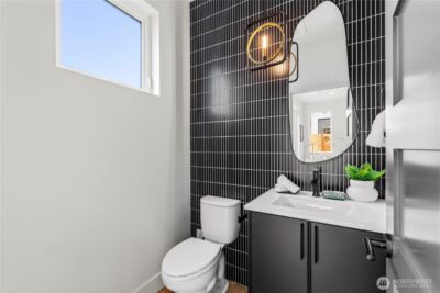 2560 30th Avenue W, Seattle, WA 98199 - Photo 10