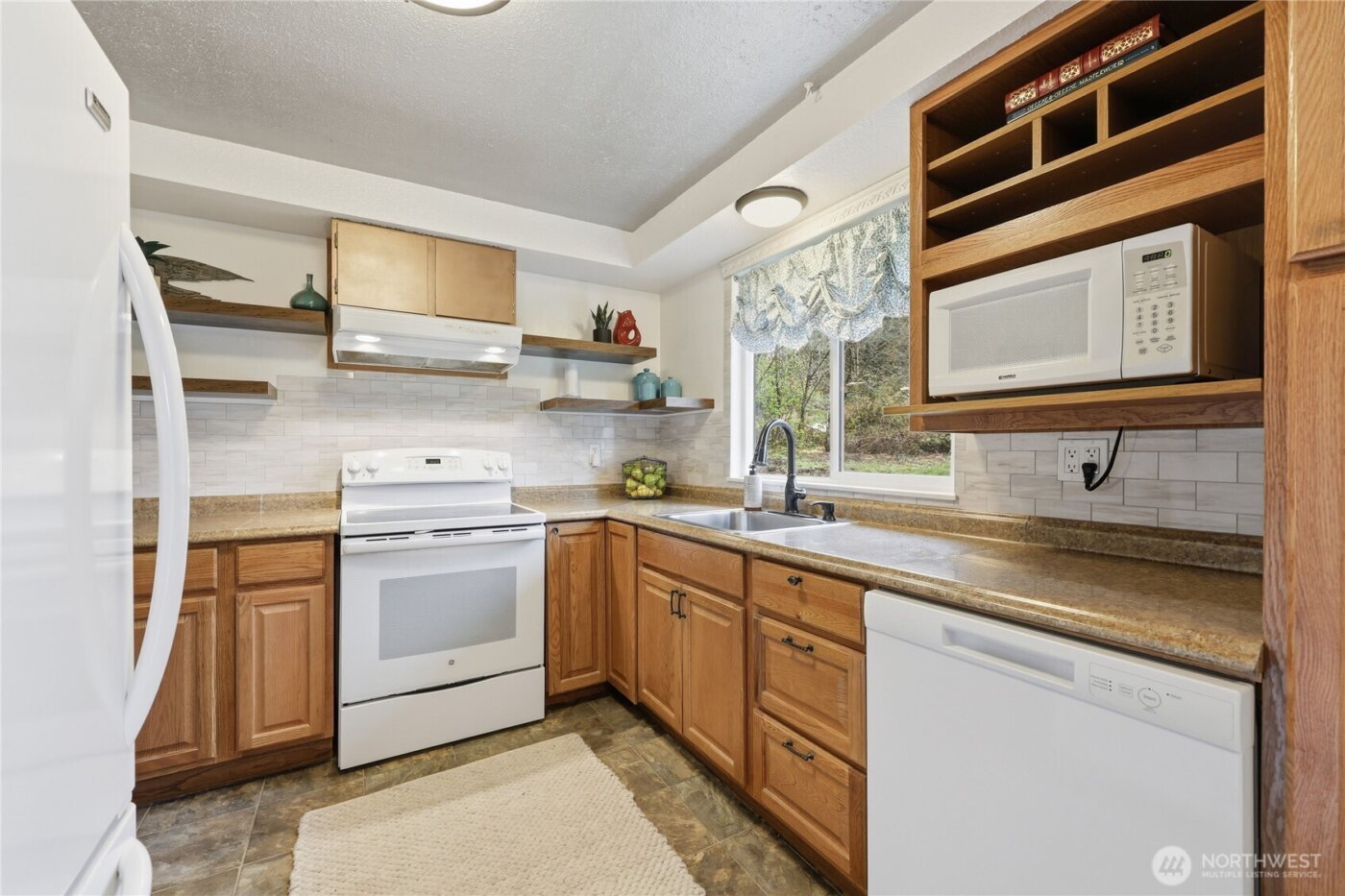 3050 NE Sawdust Hill Road , Poulsbo, WA 98370