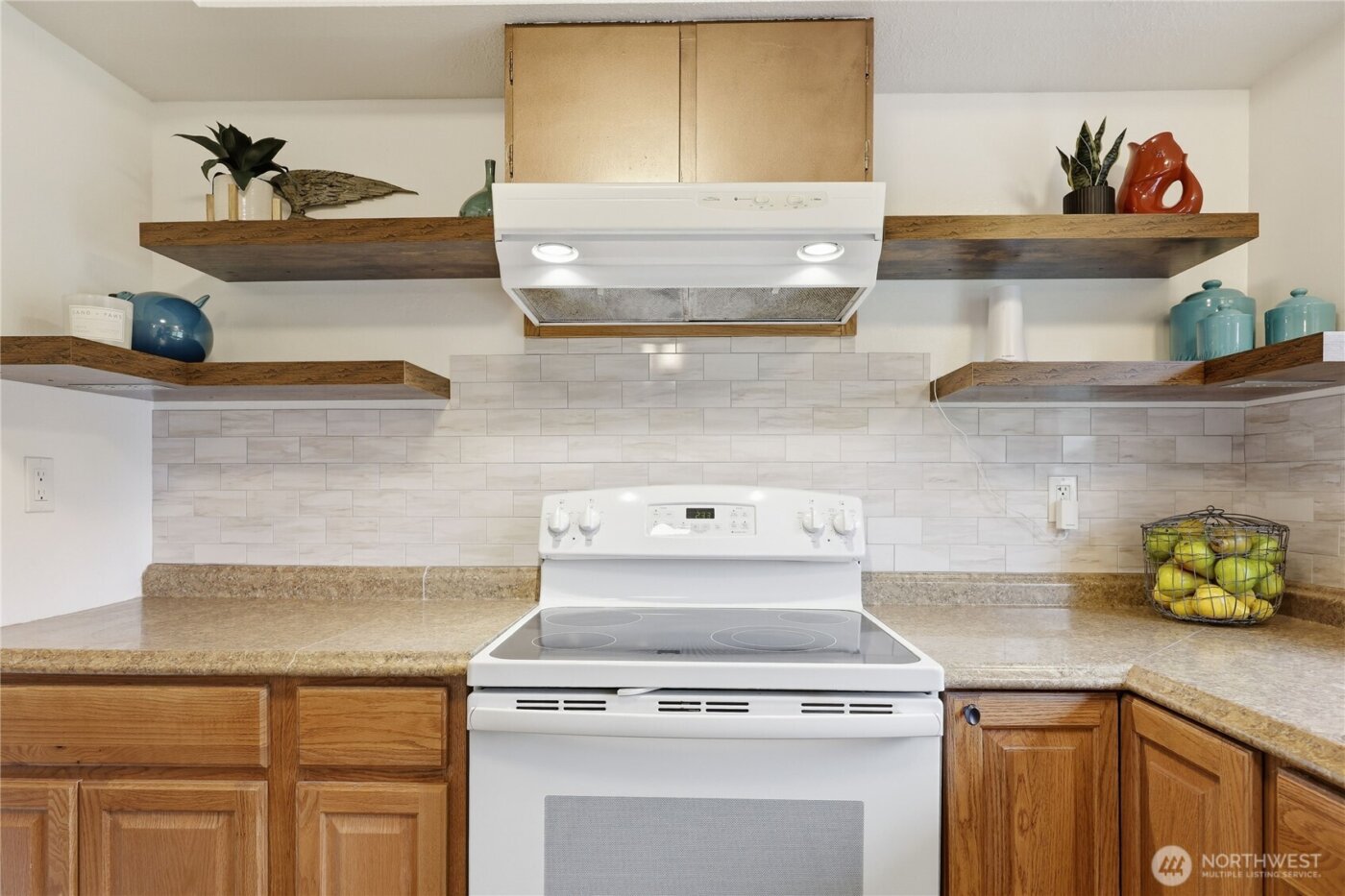 3050 NE Sawdust Hill Road , Poulsbo, WA 98370