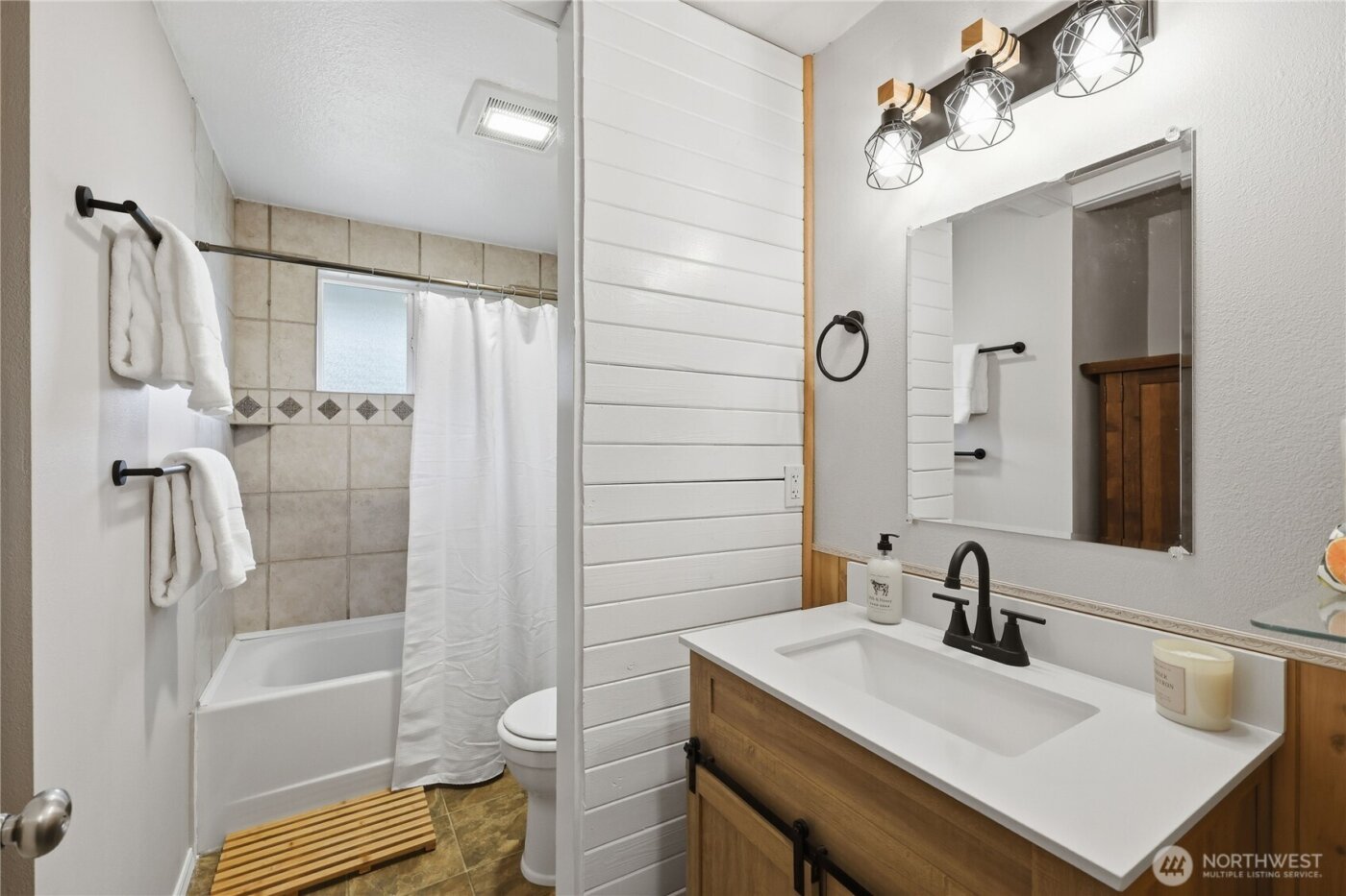 3050 NE Sawdust Hill Road , Poulsbo, WA 98370